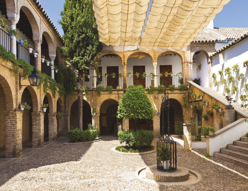 Испанский дворик