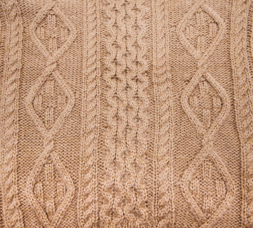 Бежевый вязаный свитер